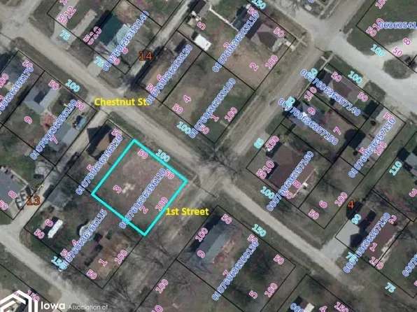 203 Chestnut St, Keosauqua, IA 52565