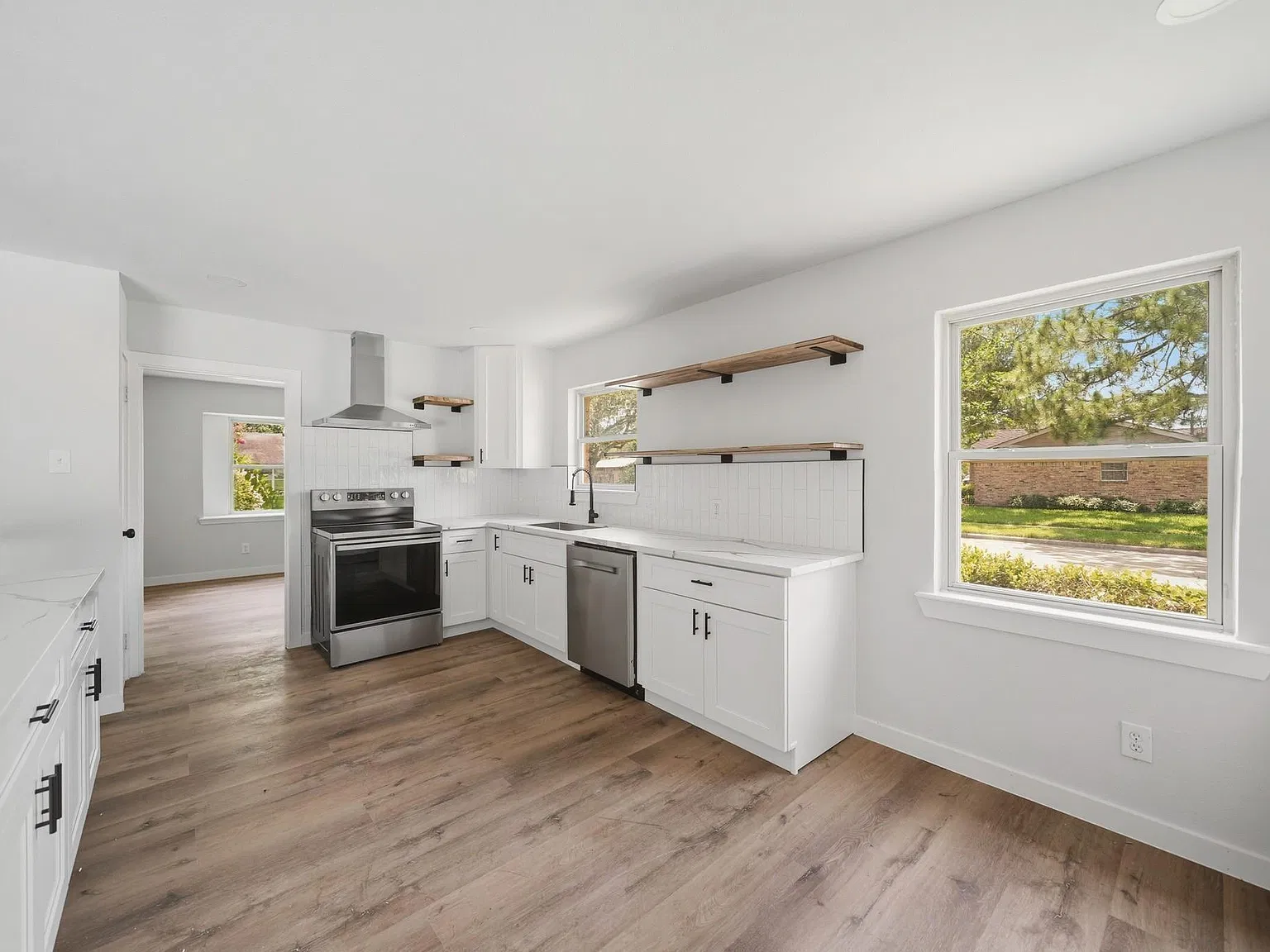 3 bed, 2.0 bath, 2152 sqft, $2,895 — Photo 4