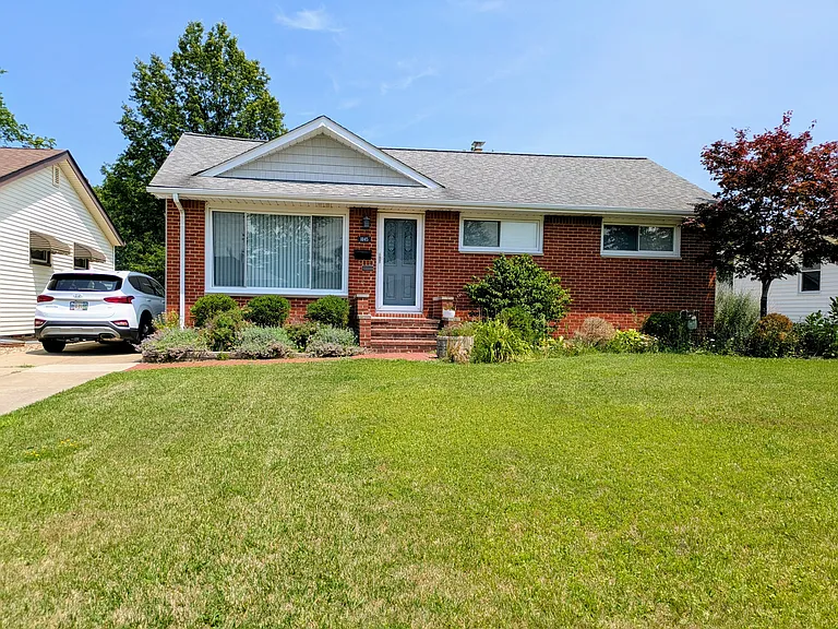 1845 Empire Rd — Photo 1