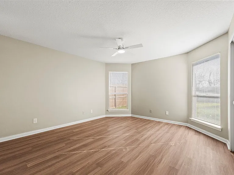 7134 Prairie Village Dr — Photo 11