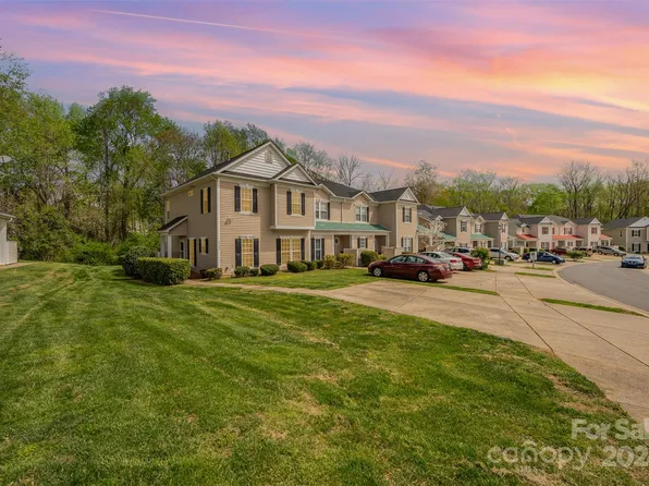 1703 Holliford Ct, Charlotte, NC 28215