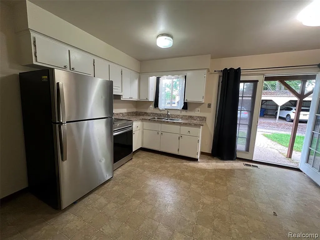 2 bed, 1.5 bath, 1200 sqft, $1,700 — Photo 3