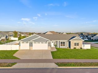 162 Chickadee Ln, Sauk City, WI 53583