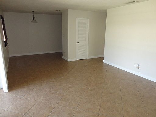 4th image of 403 Georgetown Dr APT D