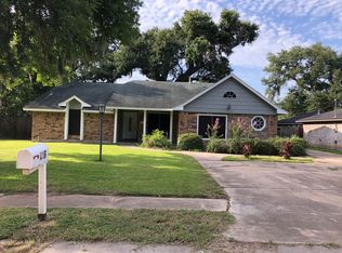 416 Petunia St, Lake Jackson, TX 77566