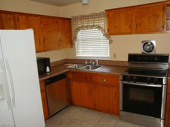 2nd image of 616 Essex Park Dr