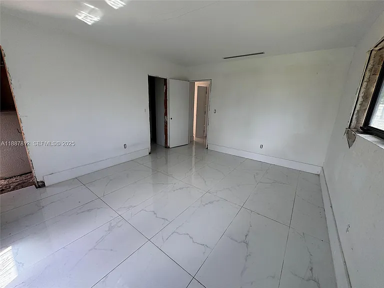 444 NW 21st St — Photo 12
