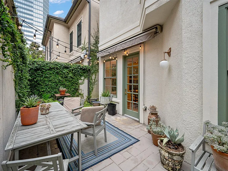 1235 Wynden Oaks Garden Dr — Photo 41