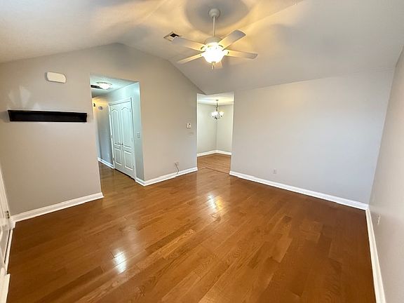 2nd image of 100 Banyan Blvd