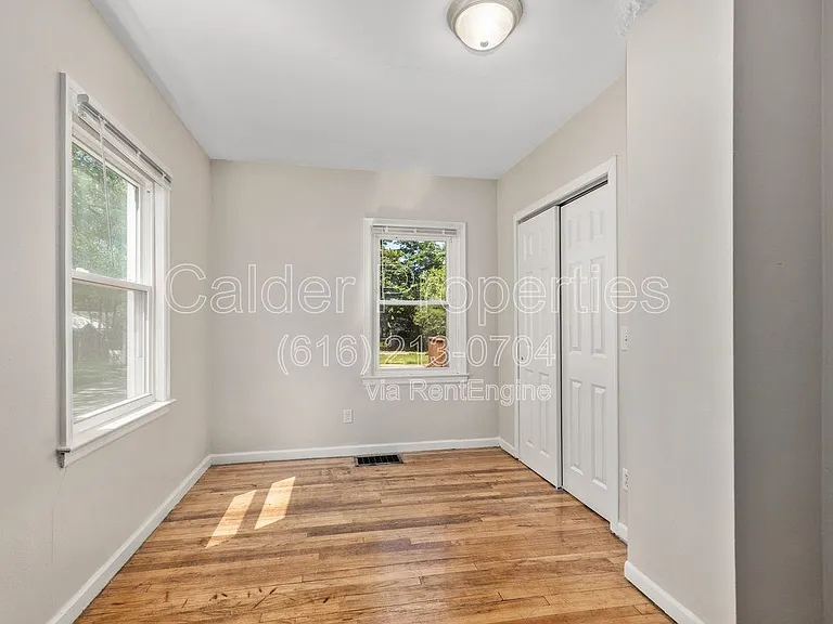 1031 Merrifield St SE — Photo 13