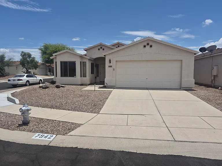 7942 E Dream View Dr — Photo 2