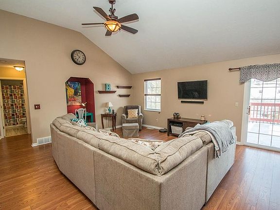 3rd image of 9555 Cyprus Ln