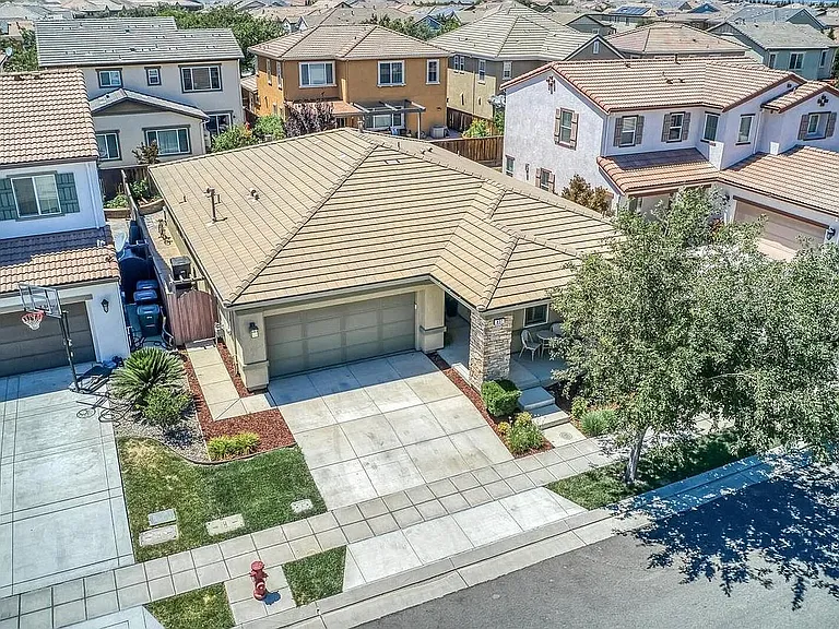 N San Remo Ln — Photo 36