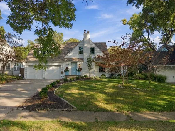 1222 W Gregory Blvd, Kansas City, MO 64113