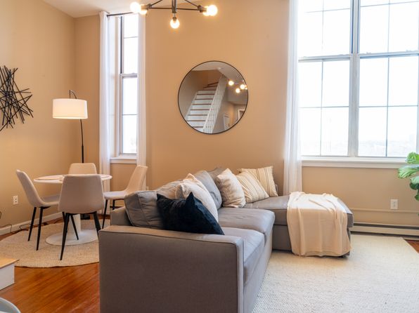 240 Heath St PENTHOUSE 16