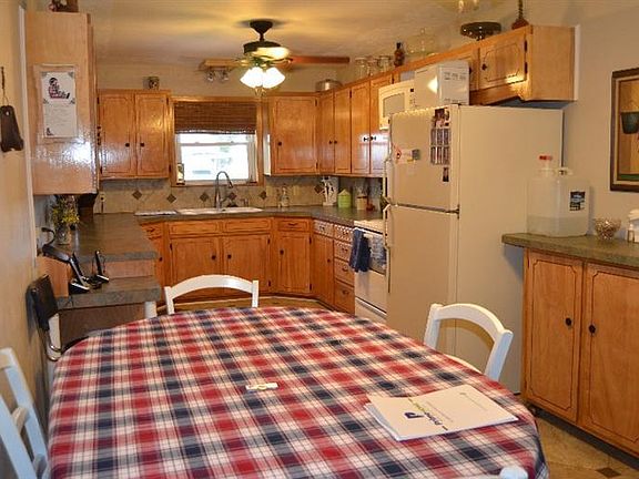 4th image of 1715 W Avenue B