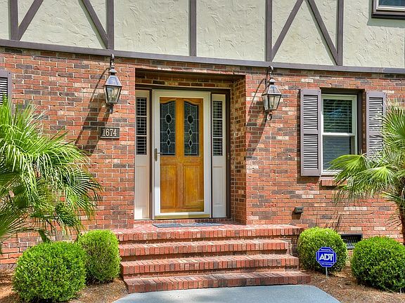 5th image of 1674 Huckleberry Dr