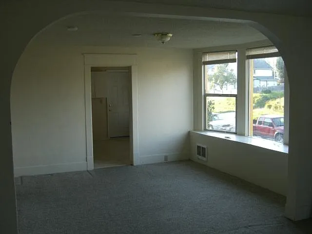 2104 S Sheridan Ave — Photo 3