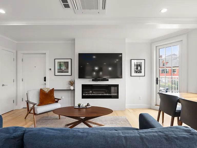 8 Sycamore St #C — Photo 11