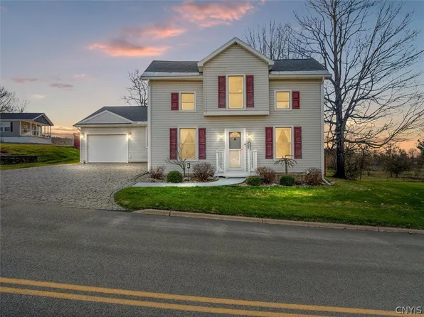 117 S Court St, Canastota, NY 13032