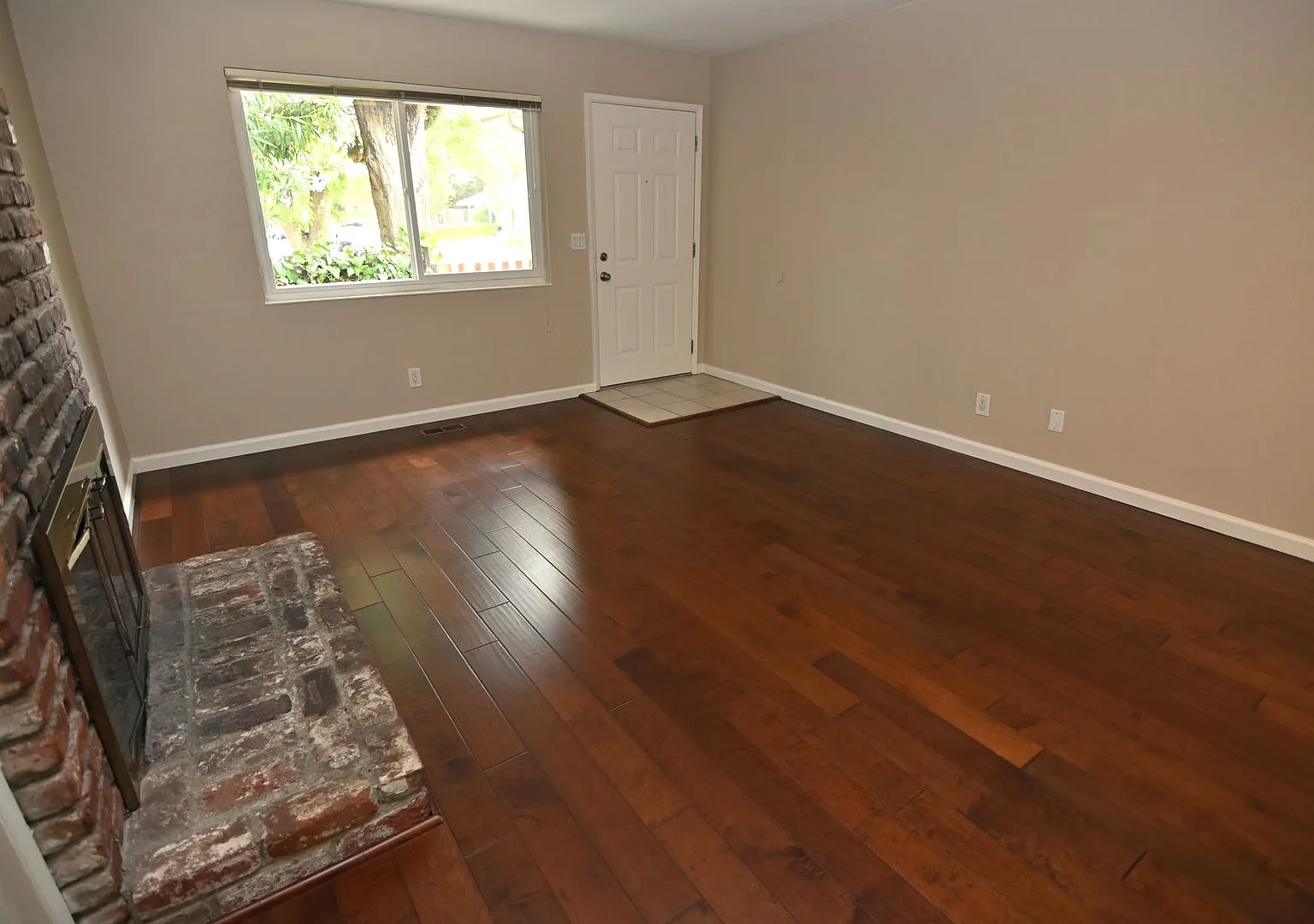 1651 Cassiar Dr — Photo 4