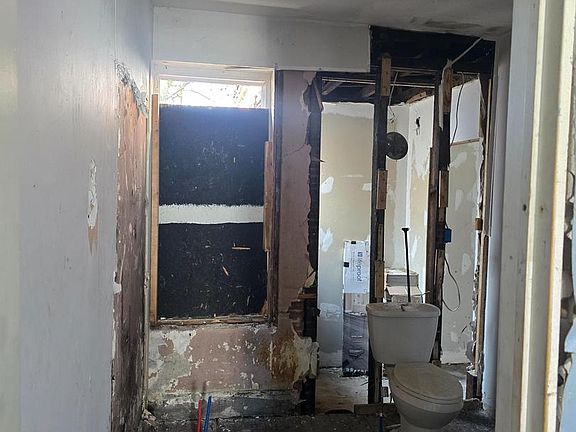 4th image of 1230 W Sergeant St