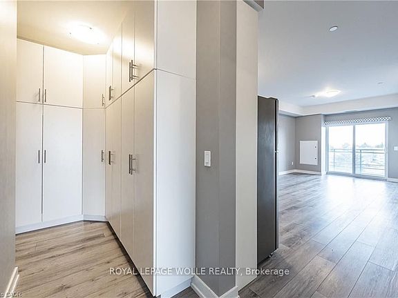 4th image of 255 Northfield Dr E #302