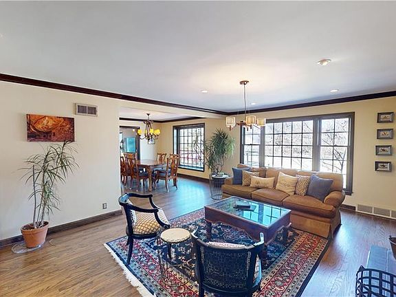 5th image of 2028 W 95th St