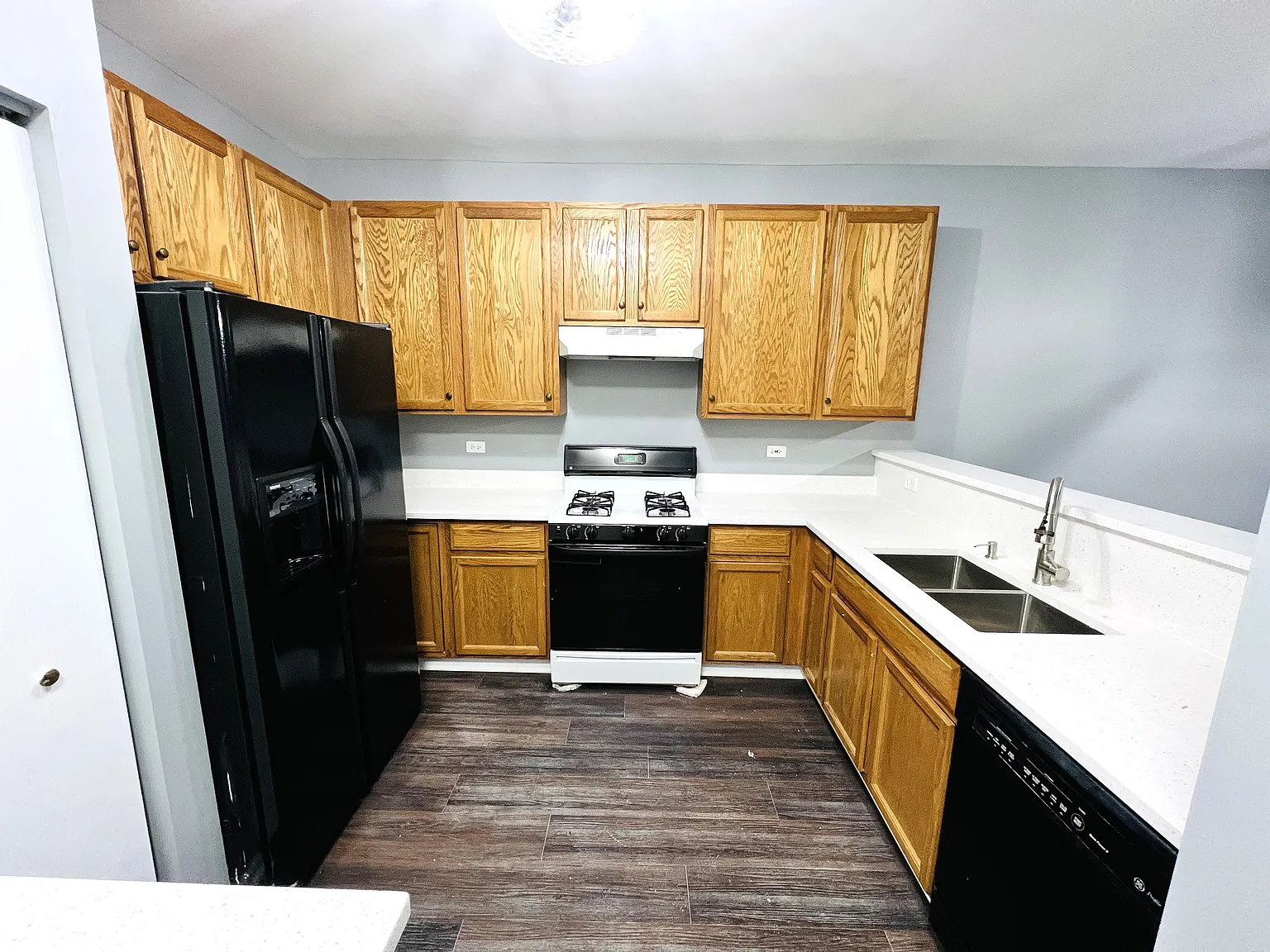 2 bed, 1.5 bath, 1415 sqft, $2,450 — Photo 2
