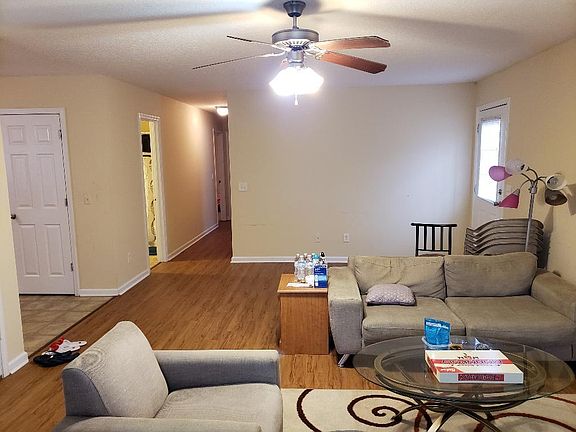 3rd image of 105 Lindsay Ct #A