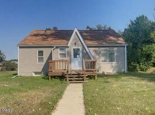 328 5th St NE, Watford City, ND 58854
