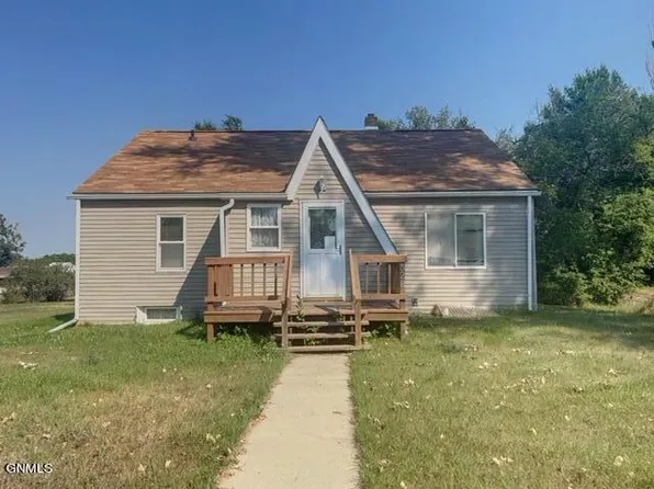 328 5th St NE, Watford City, ND 58854