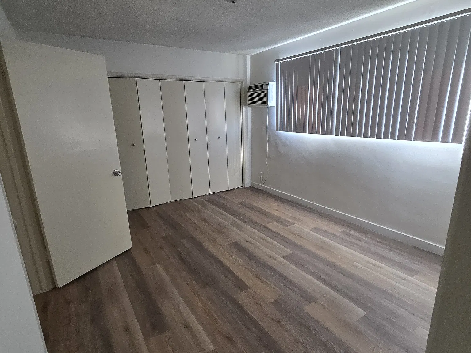 4919 Cahuenga Blvd — Photo 4