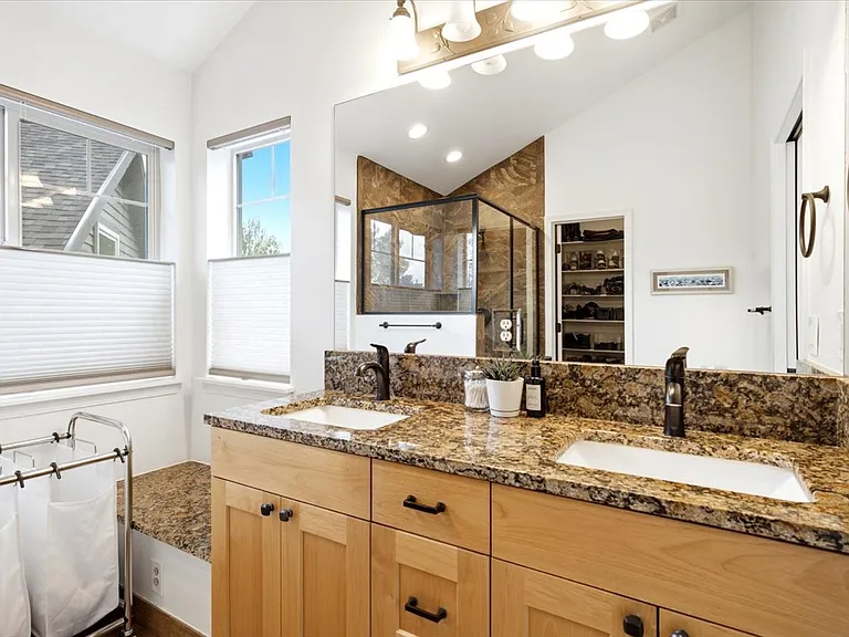 7435 Brook Hollow Loop Rd — Photo 20