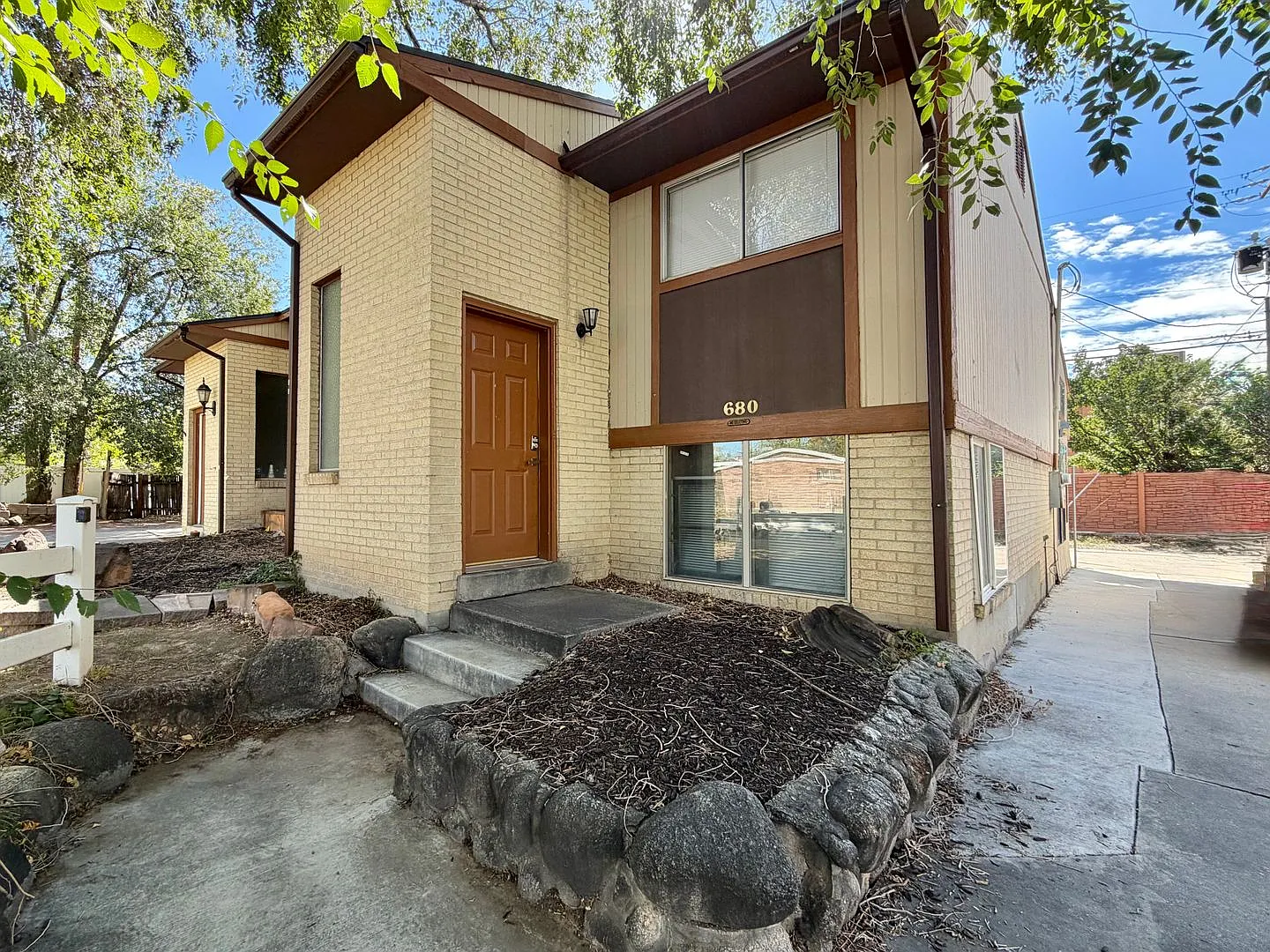 680 E Malibu Dr — Photo 1