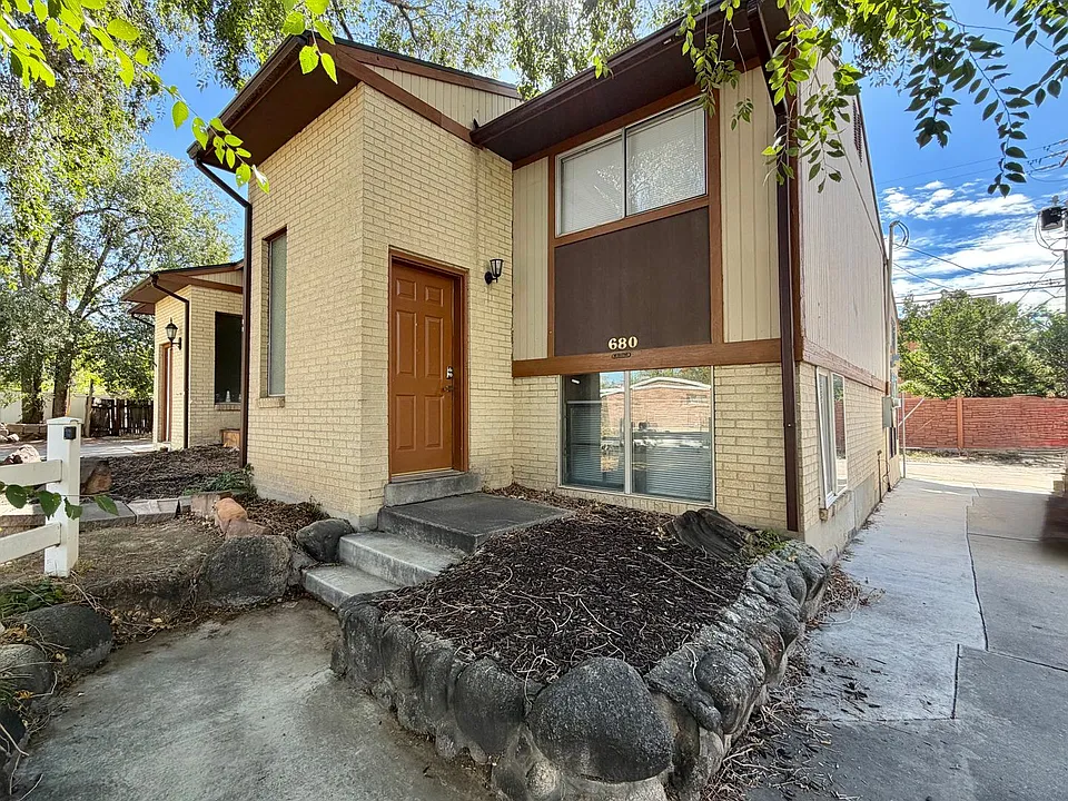 680 E Malibu Dr