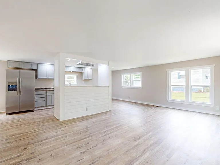 308 Queens Rd — Photo 24