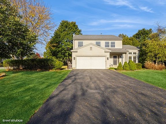 3rd image of 2 Waterbury Ct
