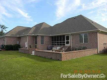 Patio : A huge patio with a nice wall for plenty of seating as you entertain