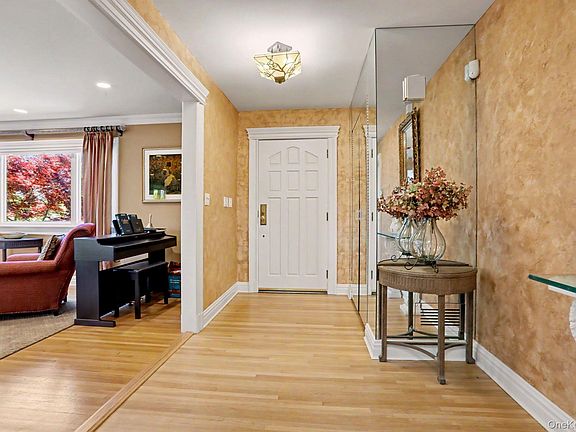 3rd image of 95 Gail Drive