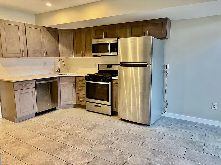 4811 Walnut St — Photo 1