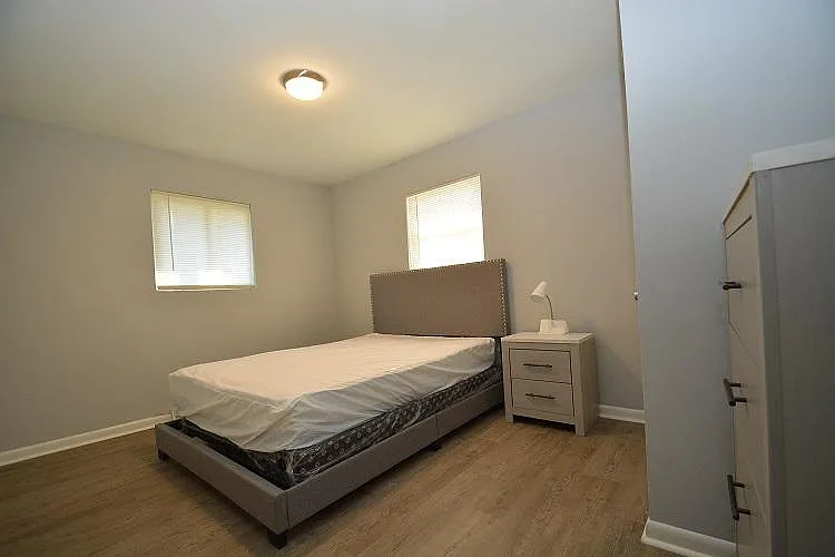 540 Martha St #B — Photo 6