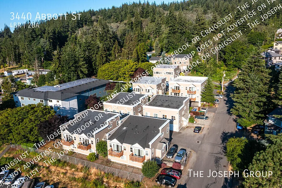 Spacious 4-Bedroom Home in Bellingham! — Photo 1