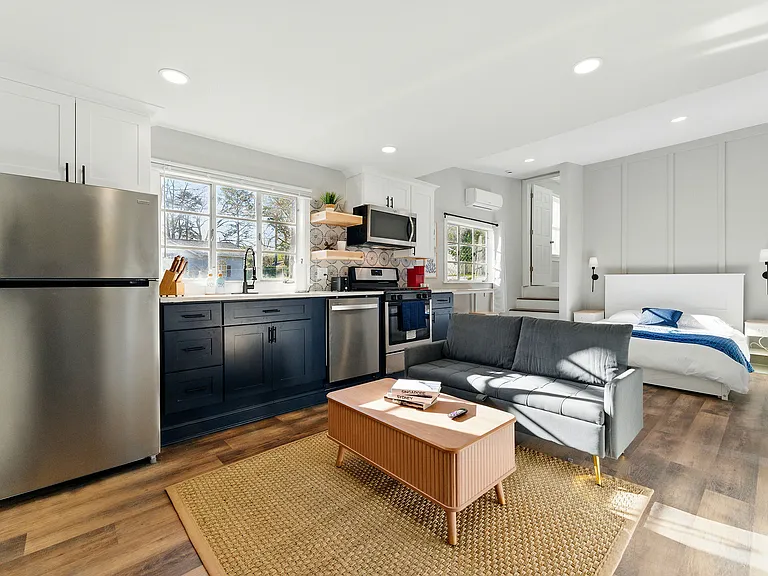 10 Cochran Rd SE #B — Photo 1