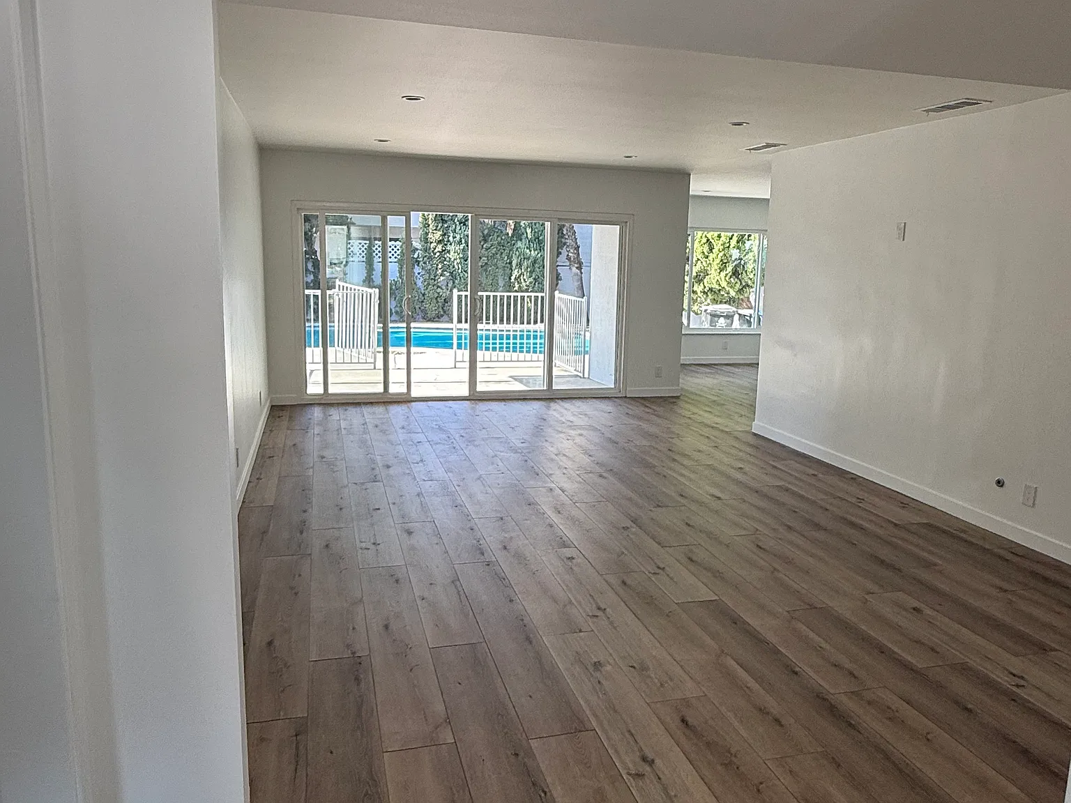 3 bed, 1848 sqft, $6,950 — Photo 3