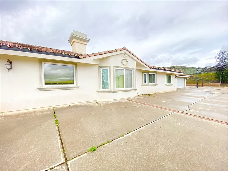 14670 Gilman Springs Rd — Photo 2
