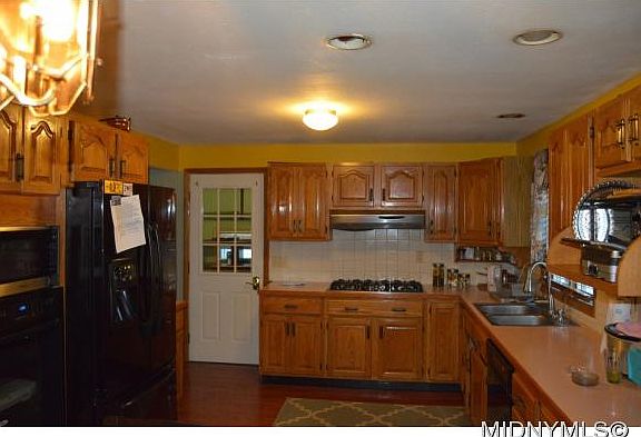 4th image of 110 Ontario Pl