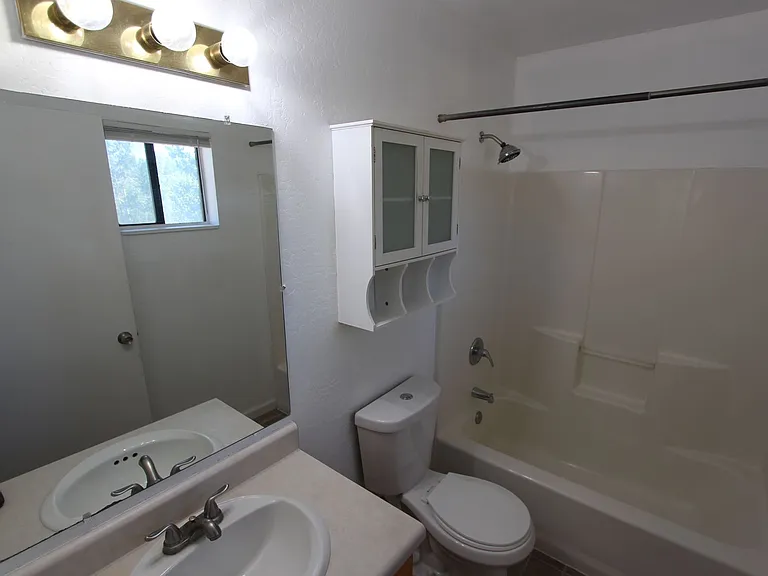 1909 E Maple Ave — Photo 20