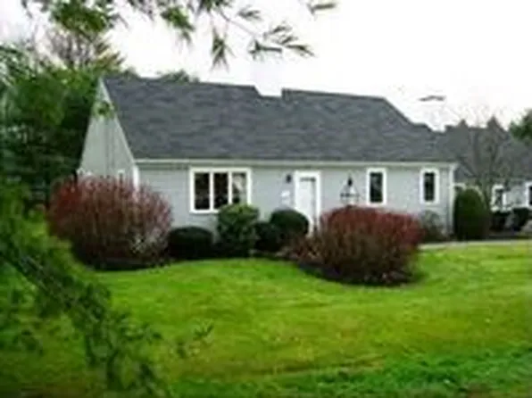 20 Colonial Way, Auburn, ME 04210