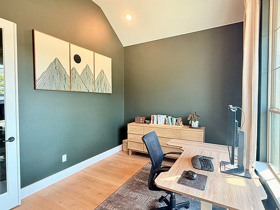 5th image of 2433 Plumeria Ln